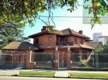 Casa · 415m² · 5 Ambientes · 3 Cocheras · Casa en Lomas de Zamora Oeste