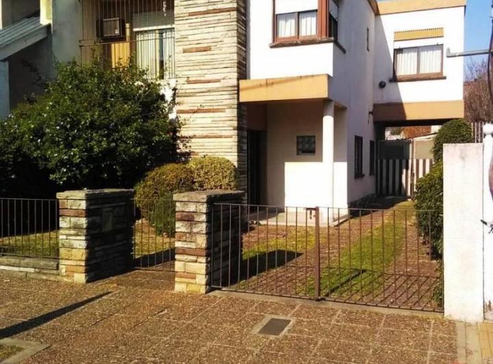 Casa · 200m² · 4 Ambientes · 2 Cocheras