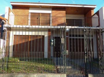 Casa · 222m² · 5 Ambientes · 2 Cocheras · Casa - Banfield Oeste