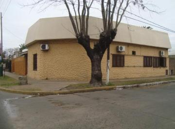 PH de 4 ambientes, Almirante Brown · Venta de Casa en Burzaco: Centrica, con Fondo