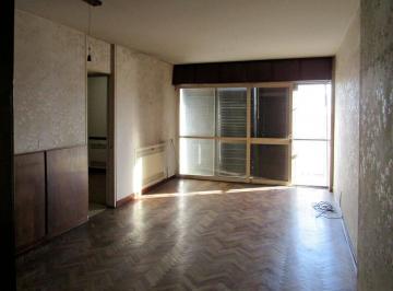 Departamento de 3 ambientes, Quilmes · Tres Ambientes con Habitacion de Servicio en Quilmes Centro.
