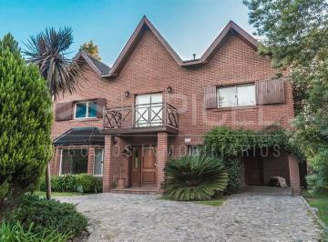 Casa · 350m² · 5 Ambientes · 1 Cochera · Casa en Venta - St Thomas Sur - Canning