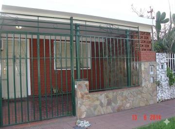 Casa · 87m² · 3 Ambientes · 1 Cochera · Pago Largo 586