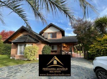 Casa · 185m² · 5 Ambientes · Hermosa Casa en Campos de Echeverria