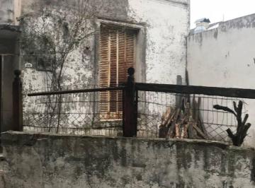 Casa de 3 ambientes, Lanús · Cavour 4316, Casa a Demoler Sobre Lote 144 m² de Superficie.