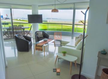 Foto1 · Frente a Playa Mansa, Espectacular Vista, Desde El Living Comedor y Los 3 Dorm..
