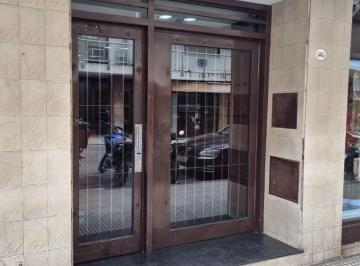Departamento de 3 ambientes, Tribunales · Tribunales Sarmiento 1469 a m de Av Corrientes Luminoso