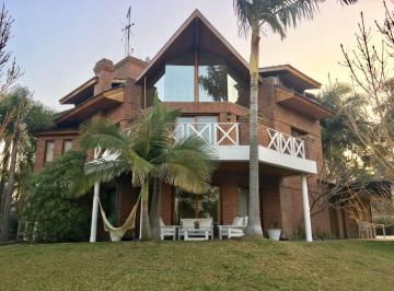Casa de 5 ambientes, Tigre · Retasada!casa en Boat Center con Amarra Al Rio.