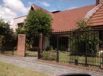 Casa de 5 ambientes, Almirante Brown · Impecable Propiedad en Excelente Ubicación en Adrogué