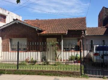 Casa de 3 ambientes, Almirante Brown · Casa Sobre Av San Martin - Nuevas Condiciones!