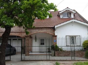 Casa de 4 ambientes, Almirante Brown · Excelente Chalet a Dos Cuadras del Boulevard Shopping Adrogue