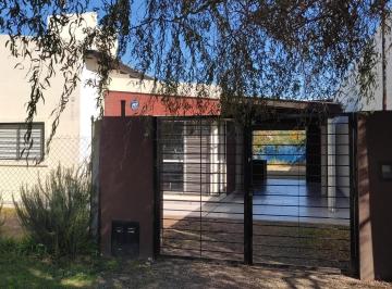 Casa · 78m² · 3 Ambientes · 2 Cocheras · Casa Dos Dorm. en Venta
