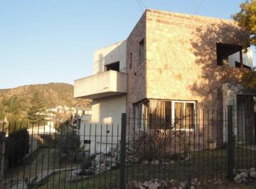 Casa de 6 ambientes, Villa Carlos Paz · Moderno Chalet + Piscina + 3 Duplex 2 Dorm. c/u + Gran Lote de Terreno