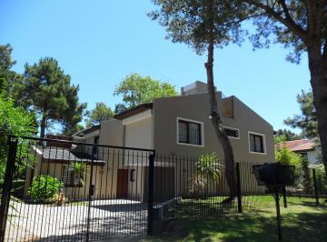 Casa de 6 ambientes, Villa Gesell · Excelente Chalet 6 Amb a Pie de La Playa. Gesell Norte.