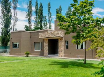 Casa de 7 ambientes, Cipolletti · Casa Quinta (Nivel Gerencial) en Cipo (Zona La Falda)