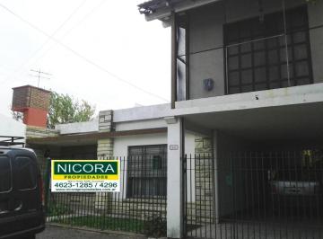 Casa · 111m² · 3 Ambientes · 1 Cochera · Casa Americana Venta Castelar Sur