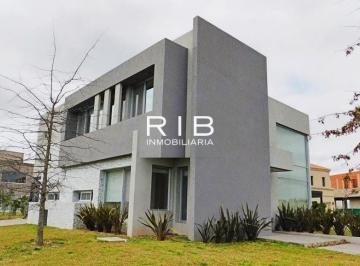 Casa de 10 ambientes, Pilar · Con Renta Hasta Junio 2026 - Impecable Propiedad Moderna