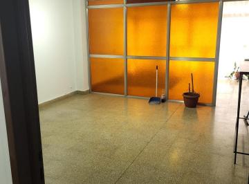 Oficina comercial · 42m² · 1 Cochera · Amplia Oficina con Privado Amoblada