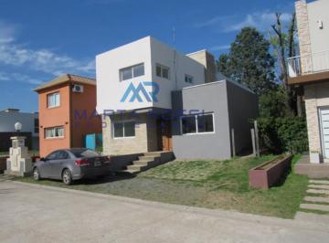 Casa · 180m² · 4 Ambientes · 1 Cochera · Casa Venta Ituzaingo