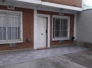 Casa · 88m² · 4 Ambientes · 1 Cochera · Departamento - Temperley