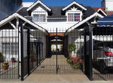 Casa de 3 ambientes, Lomas de Zamora · Casa Chalet con Pileta en 2 Plantas Excelente Zona