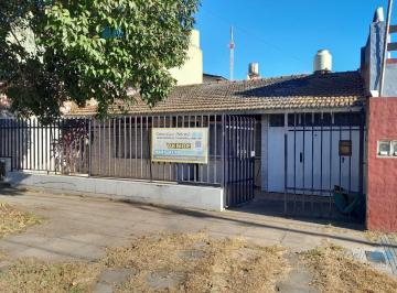 Casa · 90m² · 3 Ambientes · 2 Cocheras · “casa Para Refaccionar en Pleno Ramos Mejía”