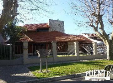 Casa · 350m² · 6 Ambientes · 3 Cocheras · Casa en Venta en Lomas de Zamora
