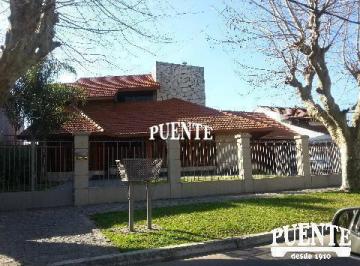 Casa · 350m² · 6 Ambientes · 3 Cocheras · Casa en Venta en Lomas de Zamora