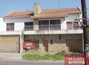 Casa · 717m² · 6 Ambientes · 2 Cocheras · Casa con Galpón en Banfield