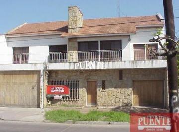 Casa · 717m² · 6 Ambientes · 2 Cocheras · Casa con Galpón en Banfield