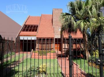 Casa · 200m² · 5 Ambientes · 4 Cocheras · Casa en Banfield Oeste