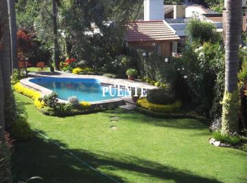 Casa · 200m² · 5 Ambientes · 4 Cocheras · Casa en Banfield Oeste
