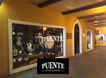 Local comercial · 164m² · Local en Inmejorable Ubicación Dentro de Plaza Canning