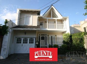 Casa · 310m² · 5 Ambientes · 2 Cocheras · Impecable Chalet en Banfield Oeste