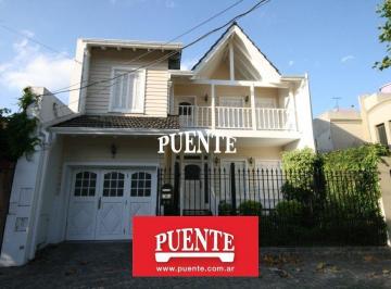 Casa · 310m² · 5 Ambientes · 2 Cocheras · Impecable Chalet en Banfield Oeste