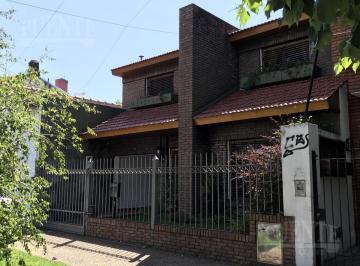 Casa · 231m² · 4 Ambientes · 4 Cocheras · Casa - Lomas de Zamora Oeste