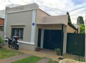 Casa · 215m² · 5 Ambientes · Casa - Adrogue