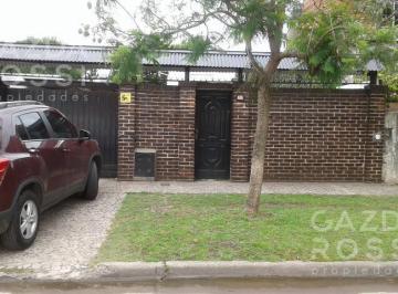 Casa · 330m² · 4 Ambientes · 1 Cochera · Excelente Propiedad en Venta