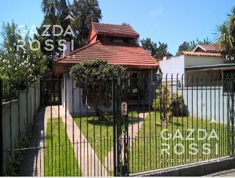 Casa · 150m² · 4 Ambientes · 5 Cocheras · Chalet - Adrogue - Venta
