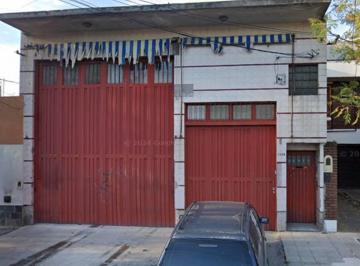 Bodega-Galpón , Lanús · Alquiler Galpón con Portón Corredizo Para Camiones. Aguilar 2434, Lanús Este.