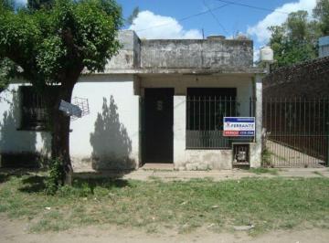 Casa de 3 ambientes, Almirante Brown · Venta de Casa en Glew. C/ Entrada Para Auto y Galpón. Cerca de Colectivos, Carrefour.