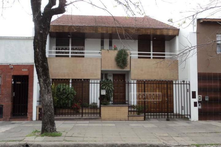 Casa · 238m² · 4 Ambientes · 1 Cochera