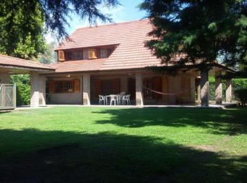Casa de 5 ambientes, Ezeiza · Casa Quinta en Barrio El Trebol