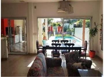 Casa de 6 ambientes, General San Martín · Nuevo Valor Impecable Casa Centrica