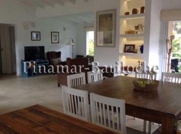 Casa 1m² Alquiler Temporal  · 588 - Casa en Alquiler en Pinamar Zona Norte a 5 Cuadras del Mar