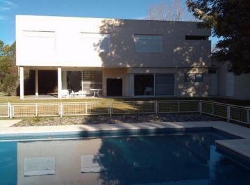 Casa de 9 ambientes, Pilar · golfer'S Cc, Casa Amplia Moderna y Luminosa