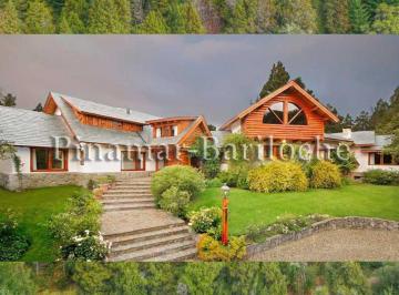 Casa de 8 ambientes, San Carlos de Bariloche · - 1113 Hermosa Casa con Vista Al Lago y Piscina Climatizada 5 Dorm.