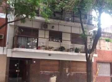 Departamento de 3 ambientes, Caballito · Semipiso de 3 Amb. Al Fte. C/ Balcón