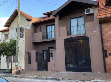 Casa de 5 ambientes, Vicente López · Olivos - Casa · 450 m² · 5 Ambientes · 1 Cochera - Precio Actualizado