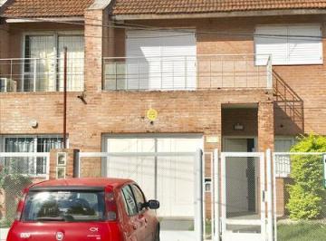 Casa · 76m² · 3 Ambientes · Casa - Adrogue
